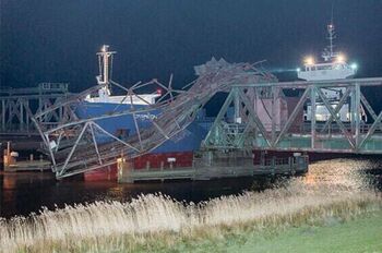 Schip ramt brug: vijf jaar geen trein naar Leer