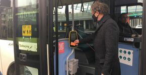Betaalproef gestart in stadsbussen Lelystad