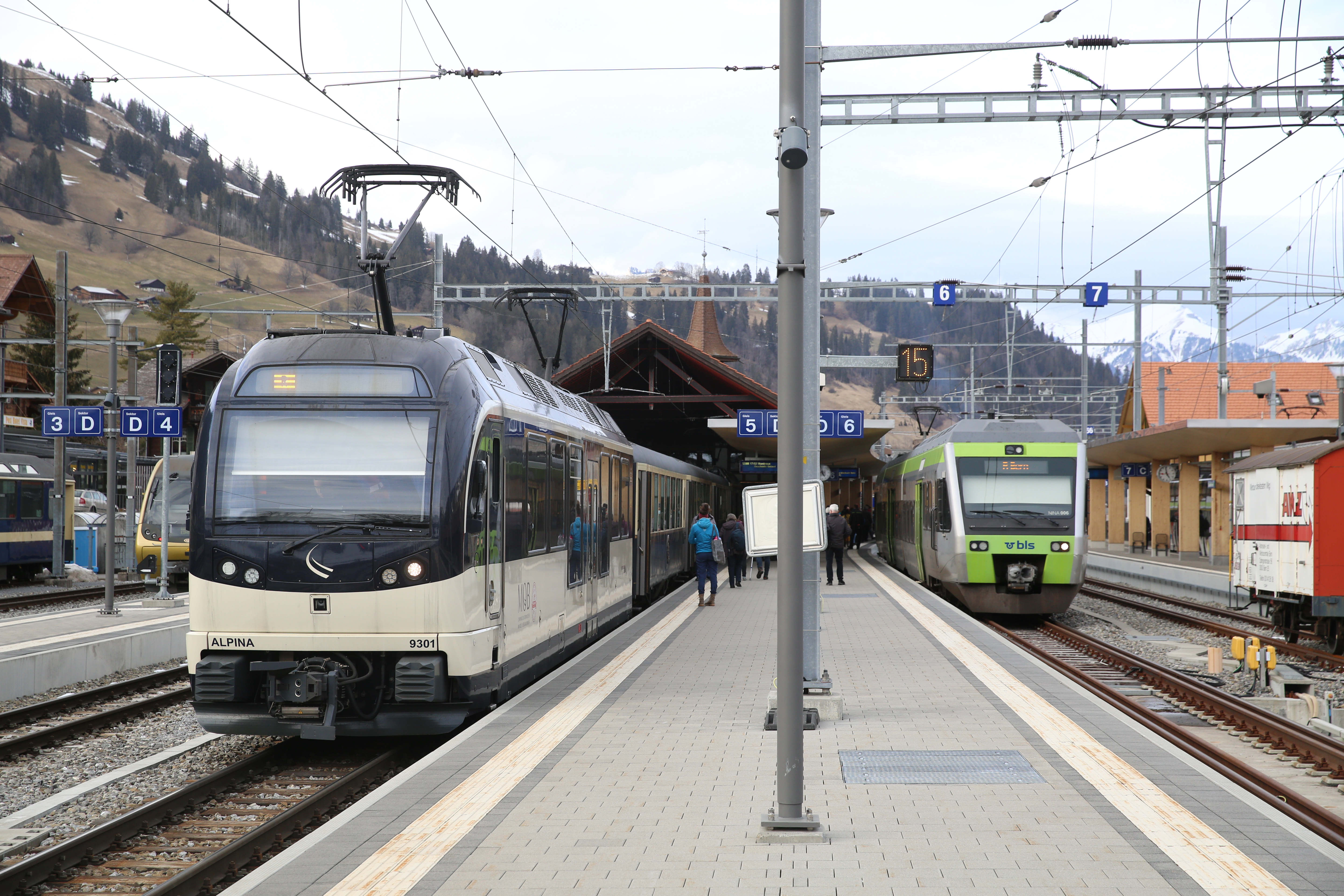 cross platform-overstap in Zweisimmen tussen MOB en BLS