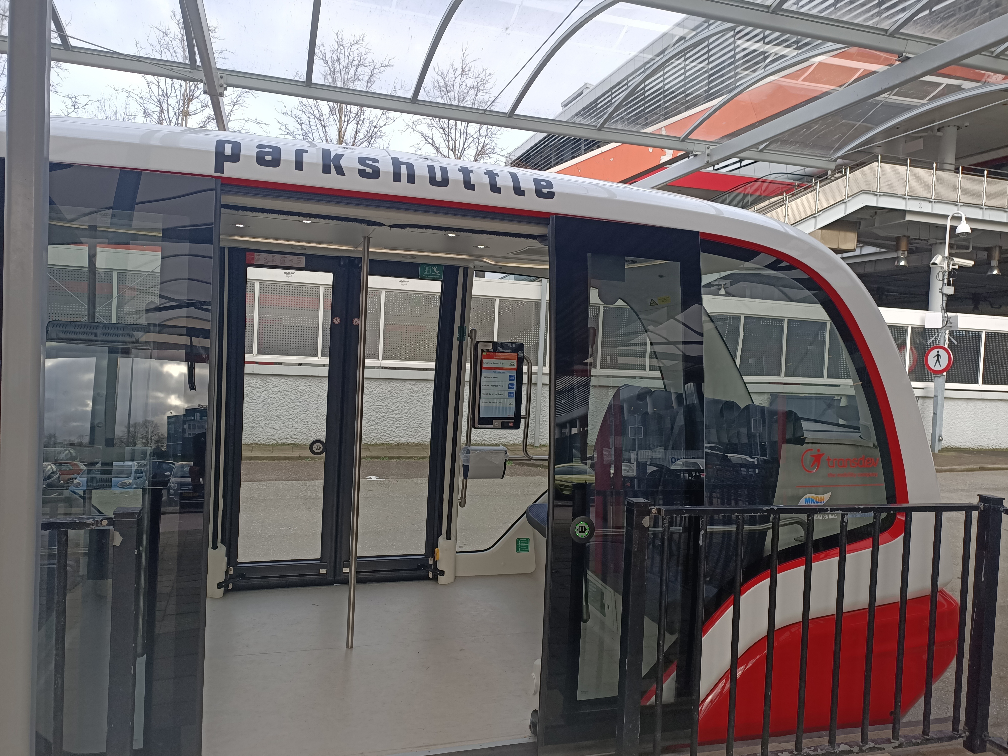 Sinds eind 2022 is de nieuwe, autonoom rijdende ParkShuttle weer in bedrijf, tussen metrostation Kralingse Zoom en bedrijvenpark Rivium in Capelle aan den IJssel.