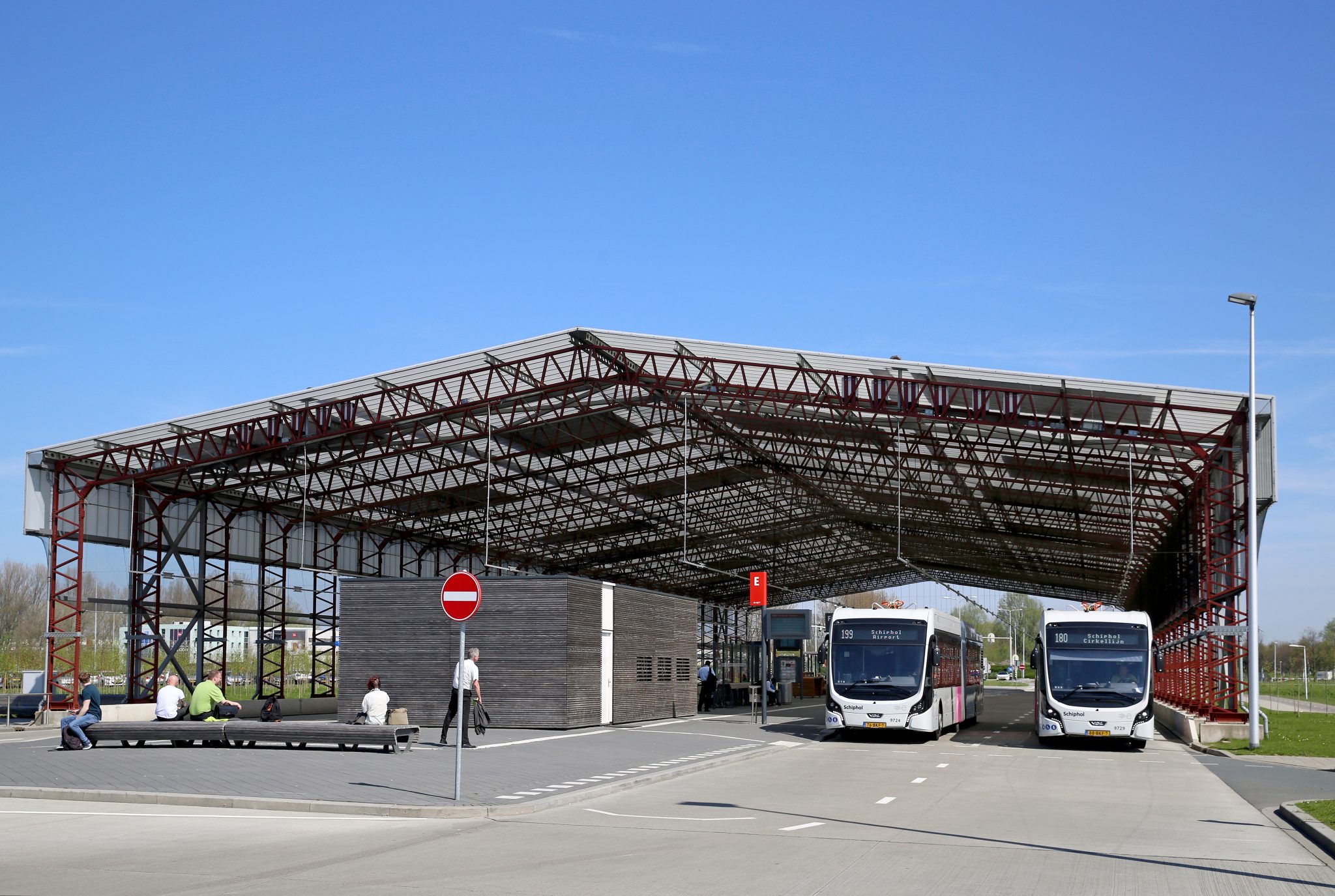 Busstation Schiphol Noord.