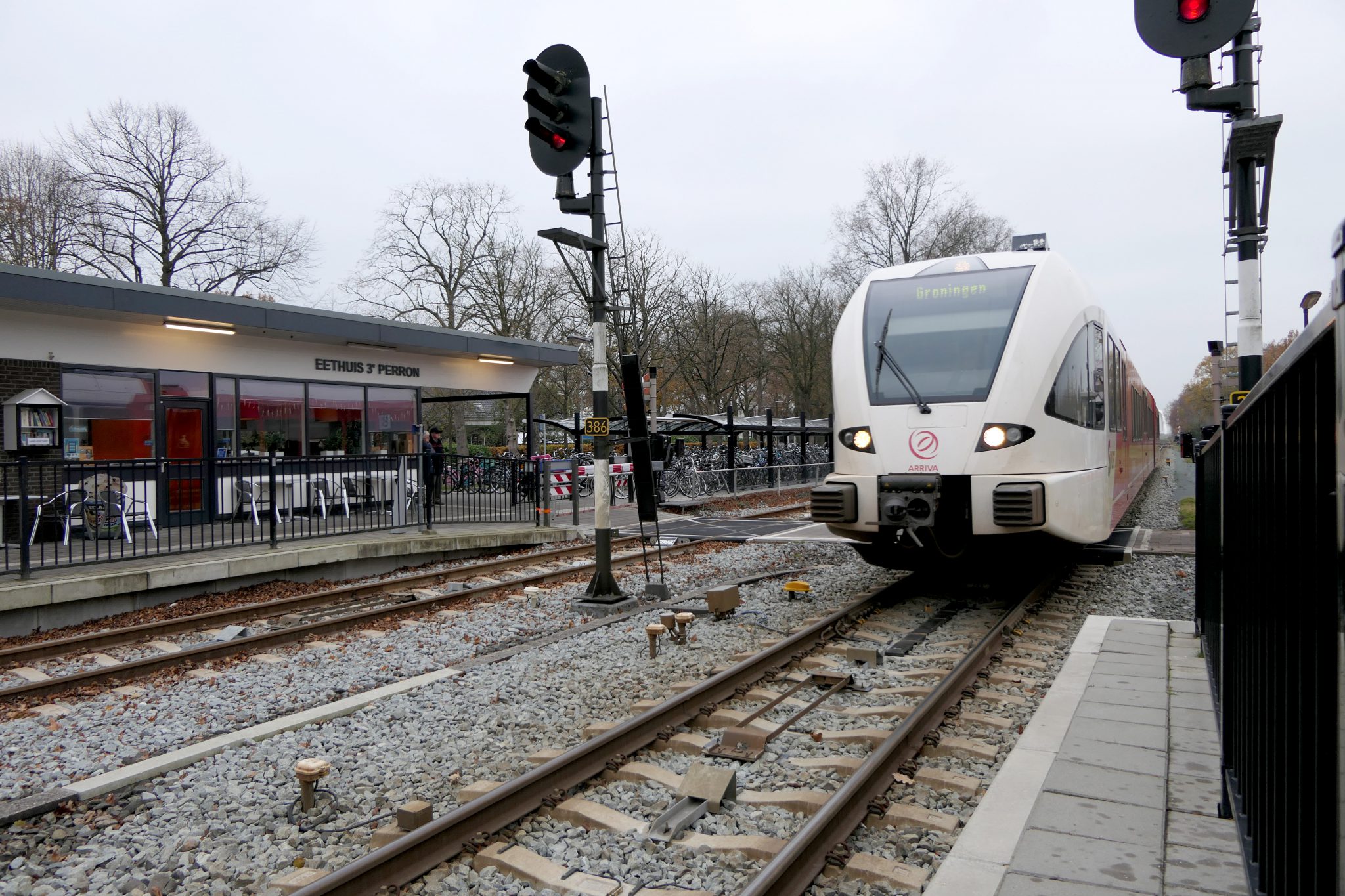 Station Zuidhorn met Italiaans eethuis.