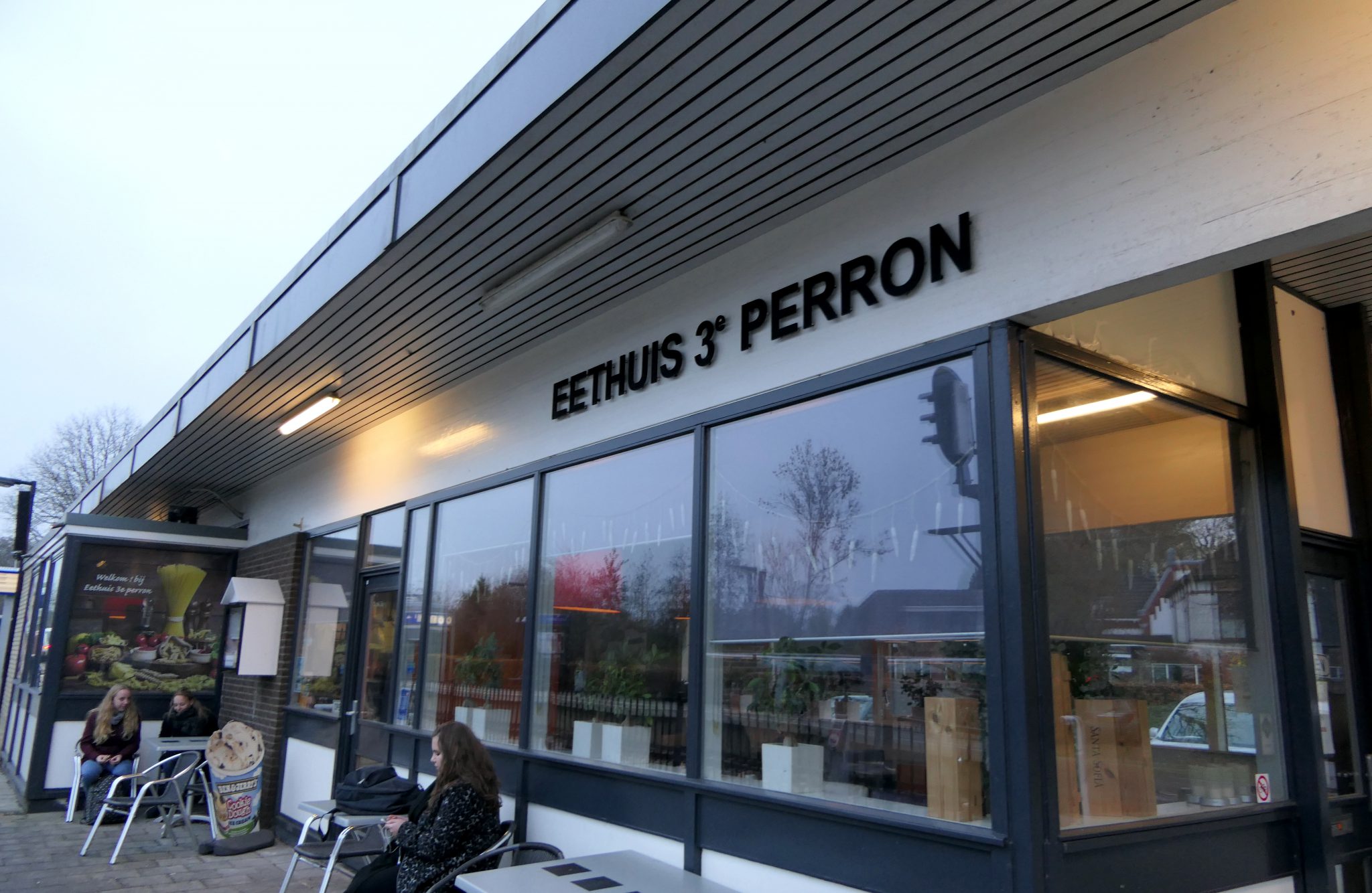 Nu gaat 'Eethuis 3e perron' pas om 17.00 uur open, na de verbouwing vanaf 9.00 uur.
