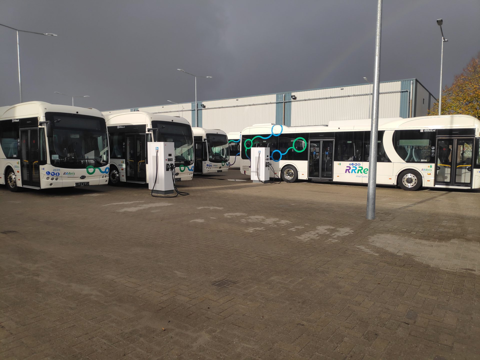 Keolis op depot Vaassen. De bussen staan klaar op het depot in Vaassen.