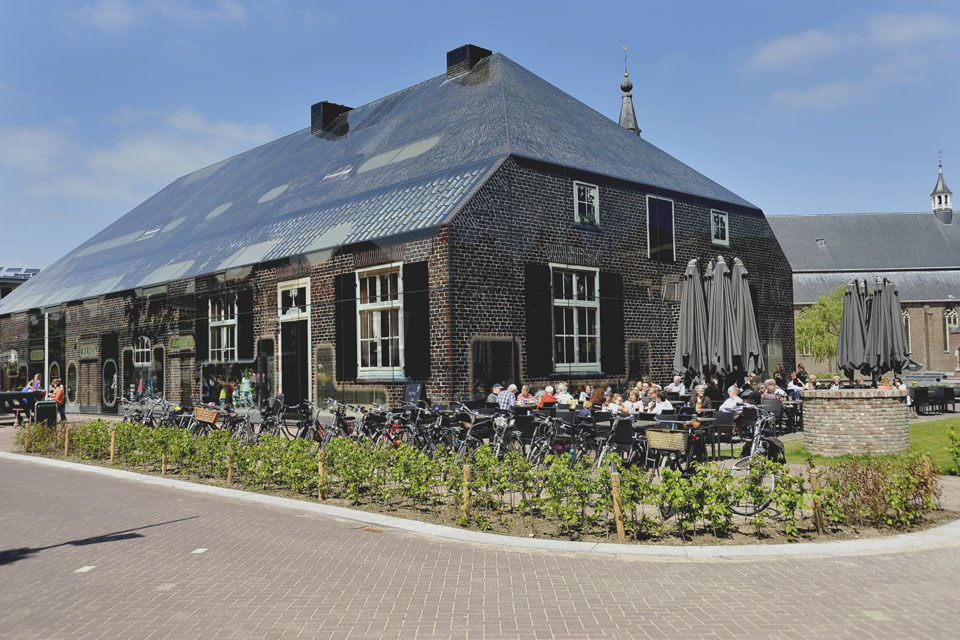 Glazen boerderij in Schijndel.