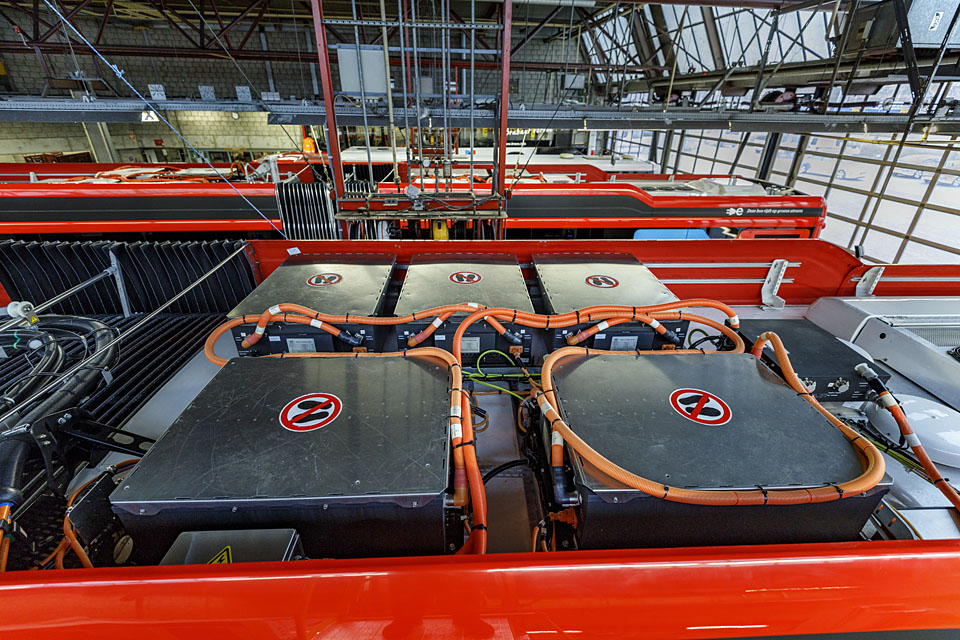 Batterijpakket op het dak van de bus.