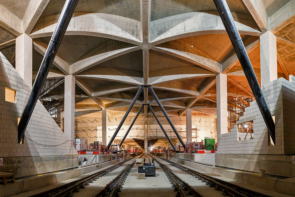 Metrostation Amsterdam Centraal, ook wel 'de kathedraal' genoemd.