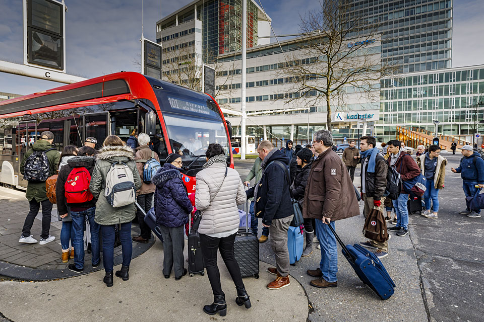 Naar het vliegveld gaan de bussen in de spits 14 keer per uur.