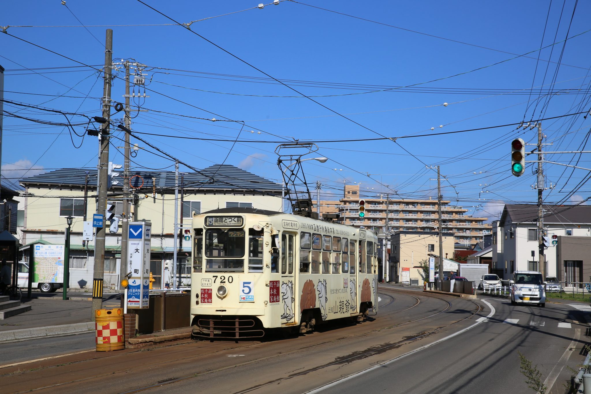 Hakodate. Een typisch Japanse tram uit de jaren vijftig. 