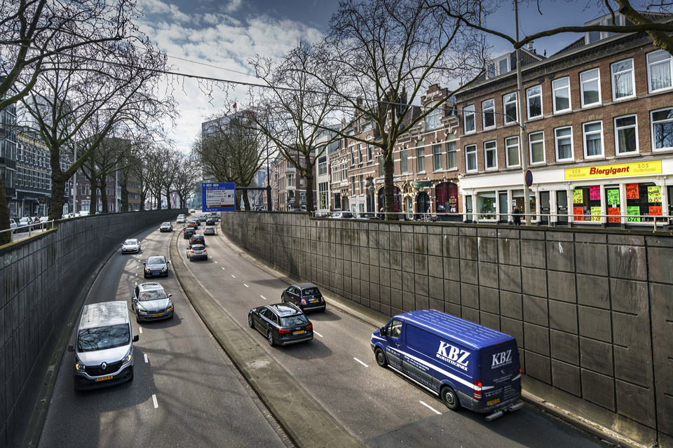 ’s-Gravendijkwal richting de Maastunnel.