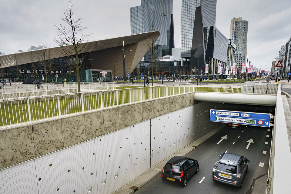 Bij het Centraal Station gaan de auto's ondergronds.