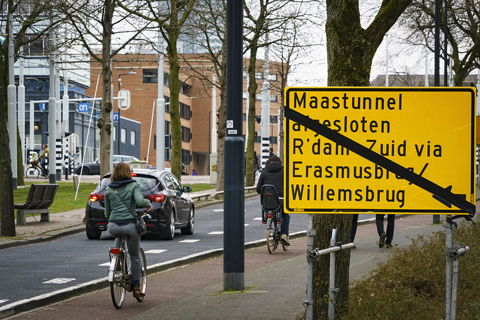 De Maastunnel richting Rotterdam Zuid gaat dicht wegens renovatie.