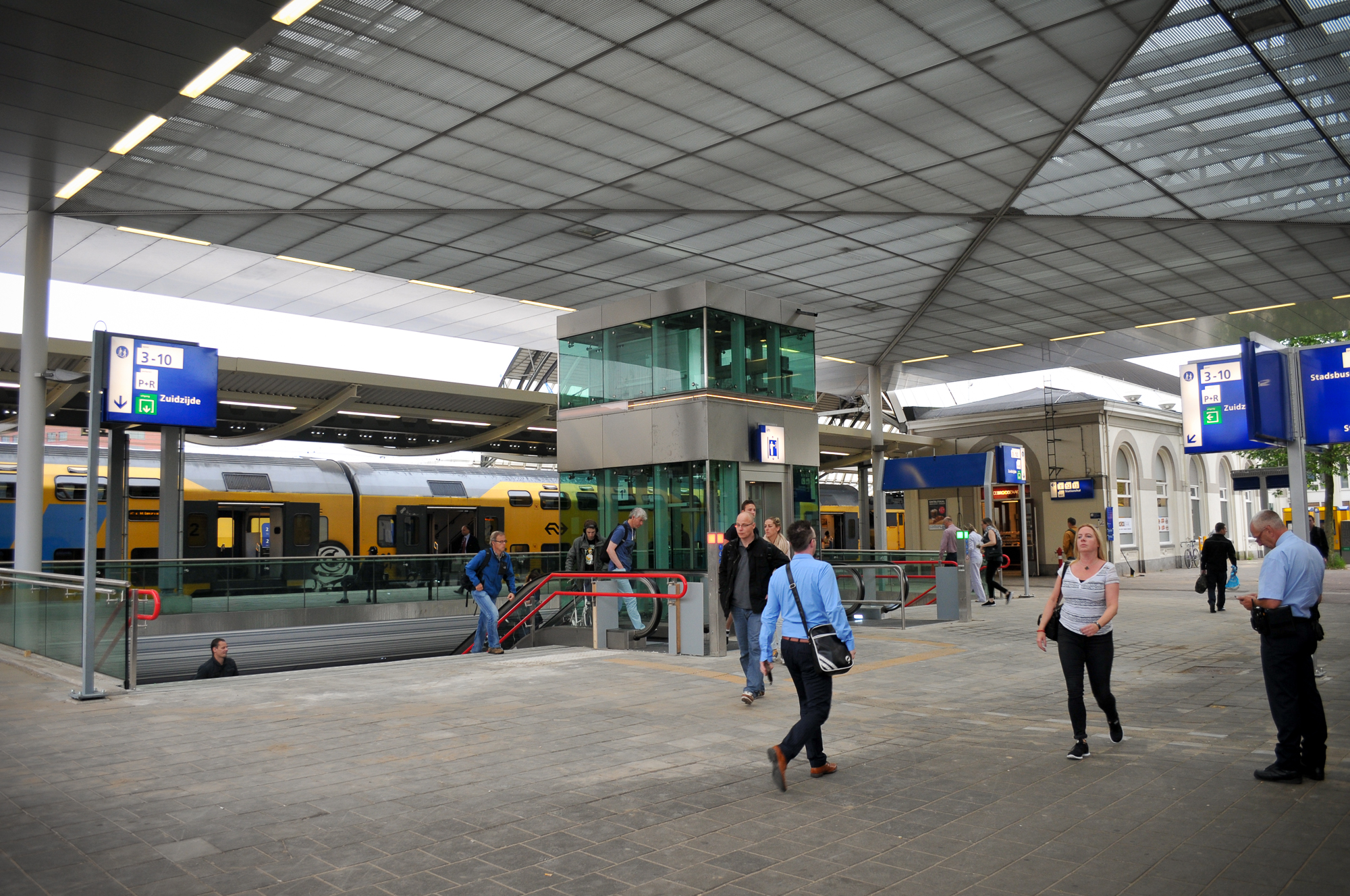 Nieuwe spoortunnel station Zwolle. De ingang van de nieuwe tunnel aan de stadszijde van het station.