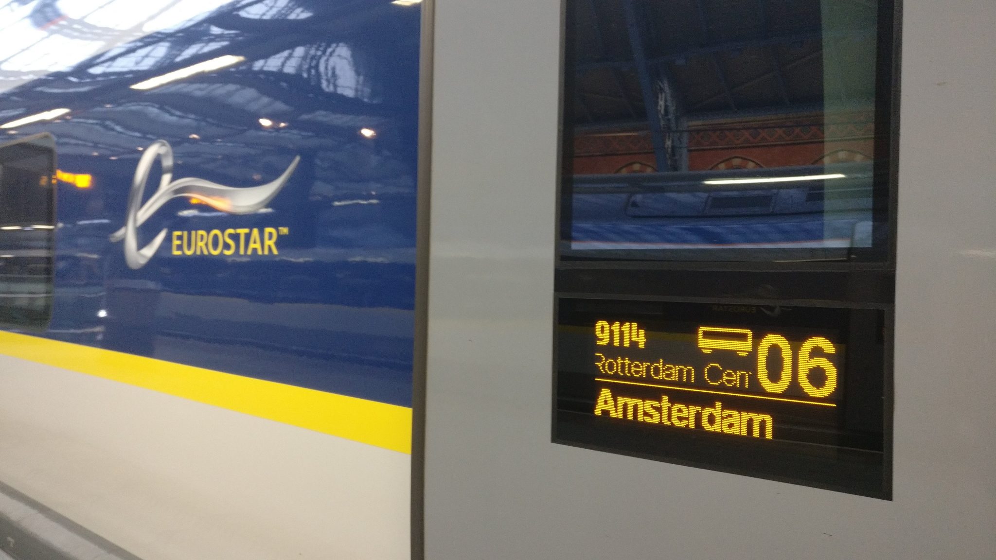 Op 20 september maakte de Eurostar een eerste openbare rit tussen Londen en Amsterdam.