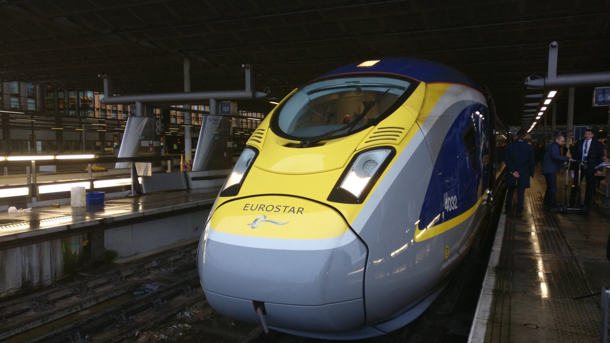 De 400 meter lange e320-trein biedt plaats aan 900 passagiers.