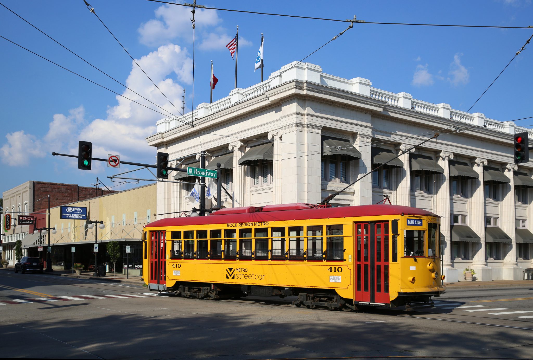 Op de tramlijn in Little Rock (Arkansas) rijden replica’s van oude motorwagens. Onderstellen zijn afkomstig van oude trams uit Milaan.