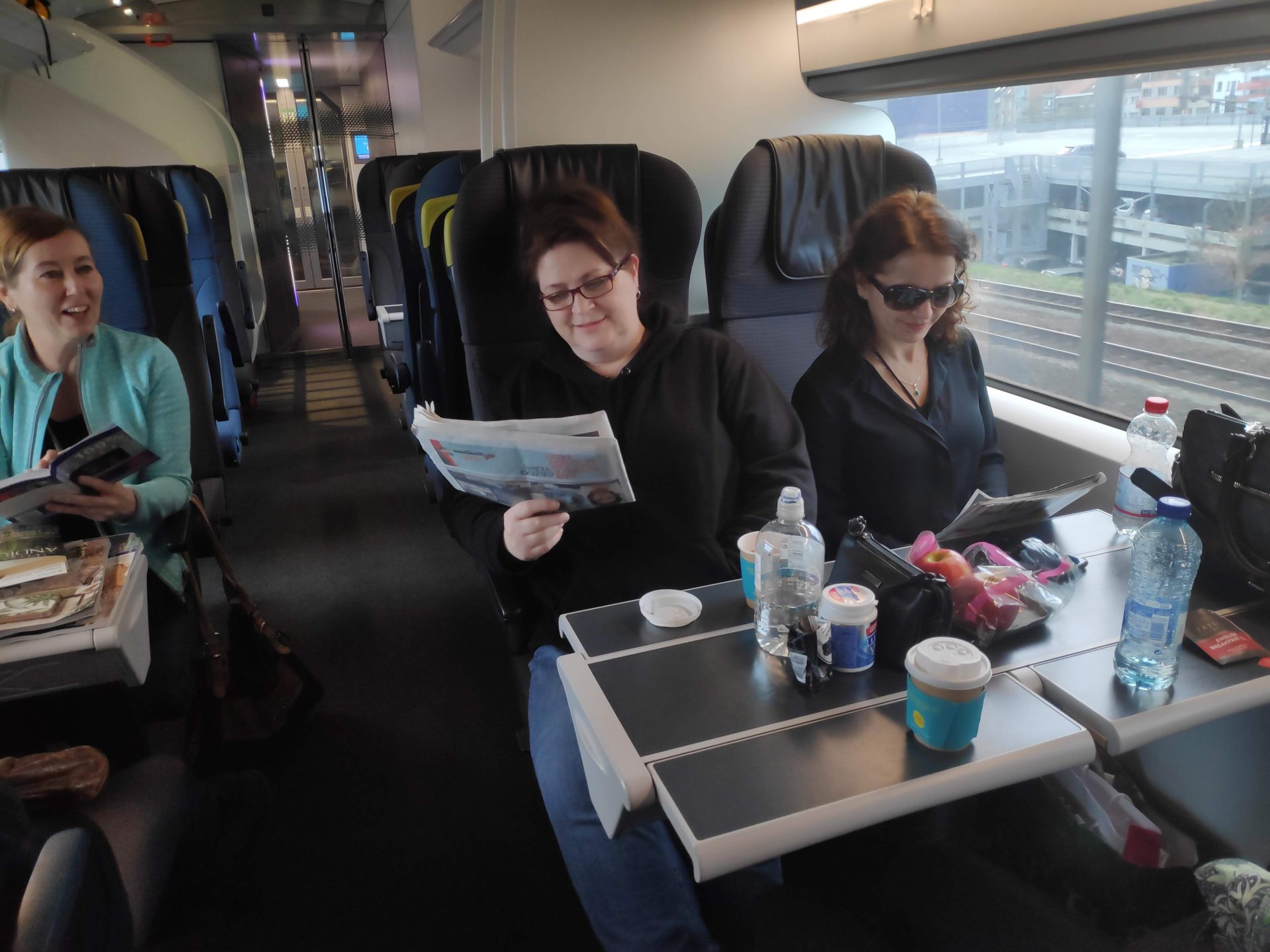 Reizigers op de terugweg met de directe Eurostar, van Londen naar Amsterdam