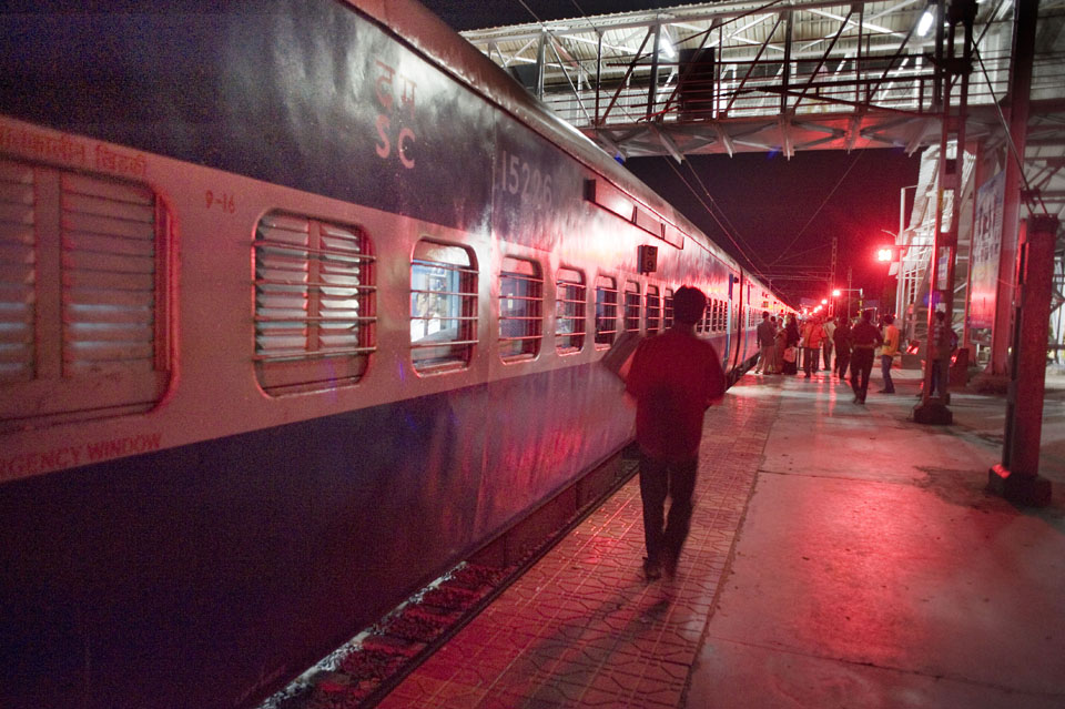 Nachtelijke stop op een station tussen Secunderabad en Hyderabad.
