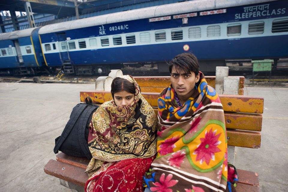 Treinreizigers  op station New Delhi.