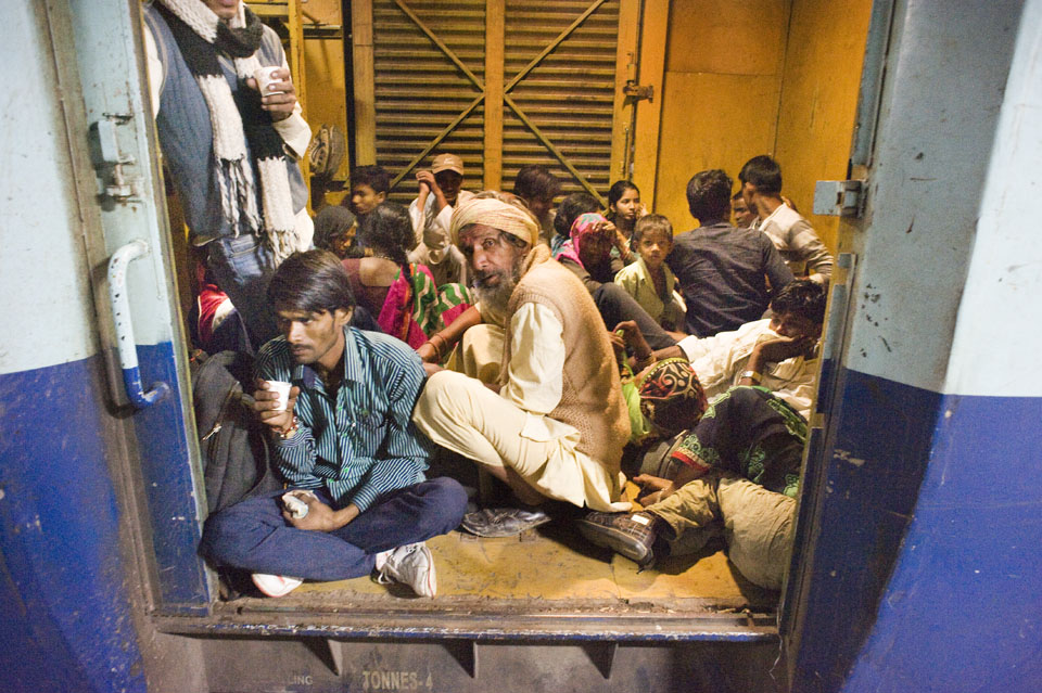 Reizigers derde klas op station Jhansi.