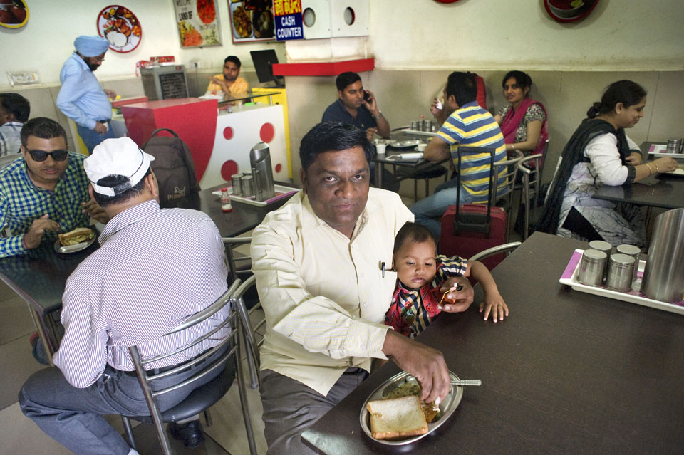 Restaurant op station Bhopal.