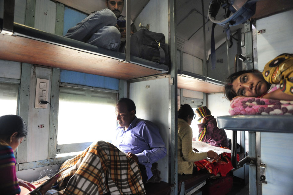 Couchettes in de trein van Lucknow naar Hardoi.