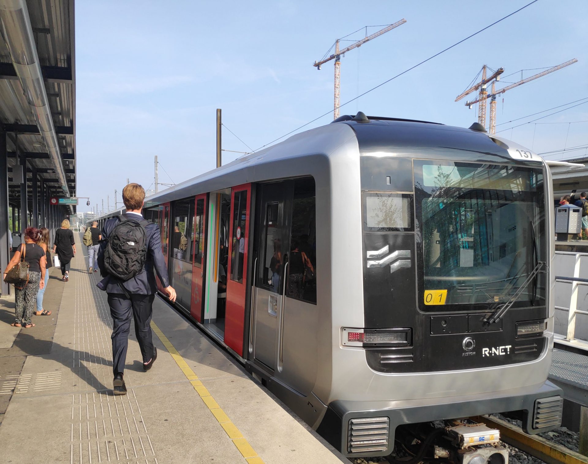 Noord/Zuidlijn. De Noord/Zuidlijn vertrekt vanaf metrostation Zuid.