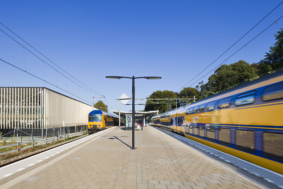 Station Harderwijk wordt twee keer per uur aangedaan door de stoptrein Zwolle–Utrecht. Gemeente en provincie ijveren voor een Intercity.