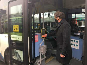 Betaalproef gestart in stadsbussen Lelystad