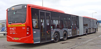 Extra lange gelede bus op proef in Almere