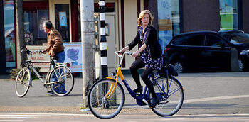 NS vliegt letterlijk honderden OV-fietsen in