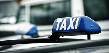 Mansveld vereenvoudigt regels voor taxi