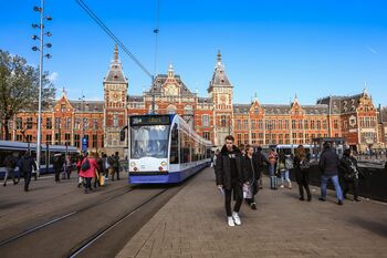 Ook halvering reizigers bij HTM en GVB