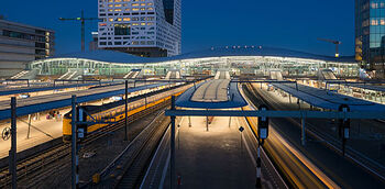 Dak van Utrecht Centraal golft over het ov