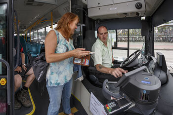 Provincies: bus kan niet cashless in 2018