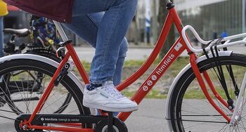 HTM bereikt andere reizigers met deelfiets