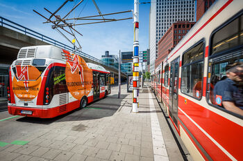 Proef met bus die laadt via traminfra