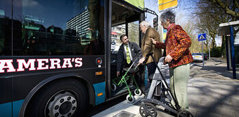 Hoe krijgen we meer ouderen in de bus?