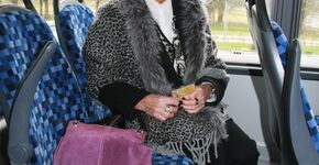  Johanna Rouleaux (83) pakt bijna dagelijks de bus.