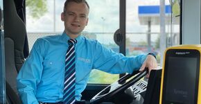 Erik van der Kuil (26): “Ik geniet van ieder uur achter het stuur: rijden met een groot voertuig midden in een drukke stad, contact met passagiers én meewerken aan maatschappelijk belangrijke dienstverlening”