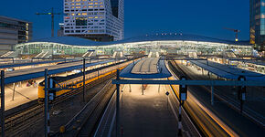 Dak van Utrecht Centraal golft over het ov