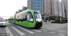 Railloze tram getest in Zhuzhou, China