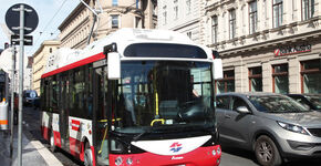 GVB denkt aan bus onder trambovenleiding