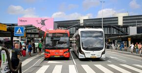 Op Schipholnet rijden 51 elektrische bussen, op R-net 49 stuks.