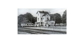 Lintermans wil het  oude station van Deurne,  gesloopt in 1976, in ere herstellen op de oorspronkelijke plek. Het liefst als glazen gebouw.