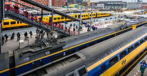 Zwolle in uitvoering. Zwolle is na Utrecht het tweede spoorknooppunt van Nederland. Het aantal in- en uitstappers is in 2020 gegroeid van 34.000 naar 57.000 en het aantal overstappers verdubbeld tot 38.000.