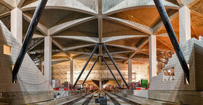 Metrostation Amsterdam Centraal, ook wel 'de kathedraal' genoemd.