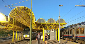 Adinkerke. Op station De Panne is een naadloze overstap mogelijk van tram op trein.