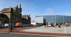 In het oude stationsgebouw komt een grand café.