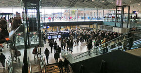 Zicht op het oude stationsgebouw.